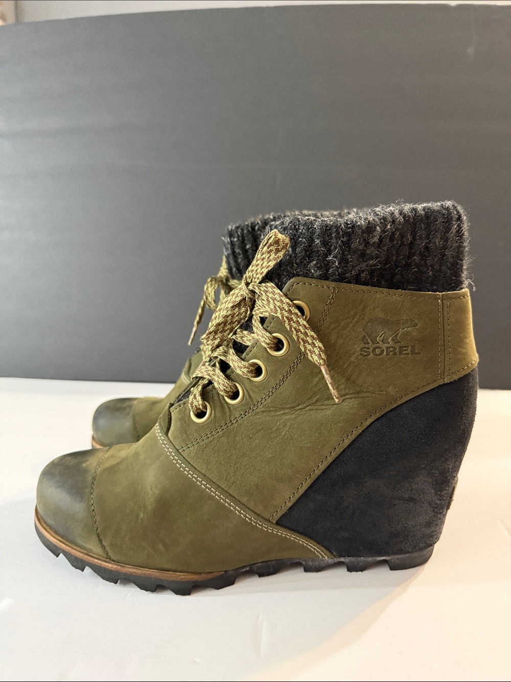 Sorel Olive Green and Charcoal Lace-Up Wedge Ankle Boots, sz 9